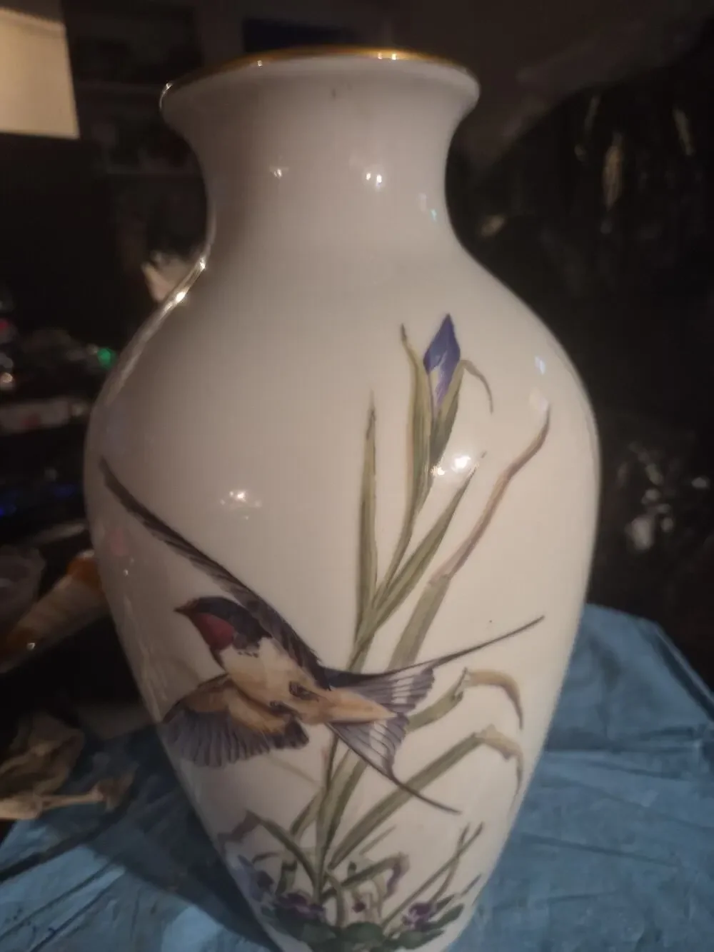 1980 Franklin Mint The Meadowland Bird 12 Tall Vase With Gold Trim